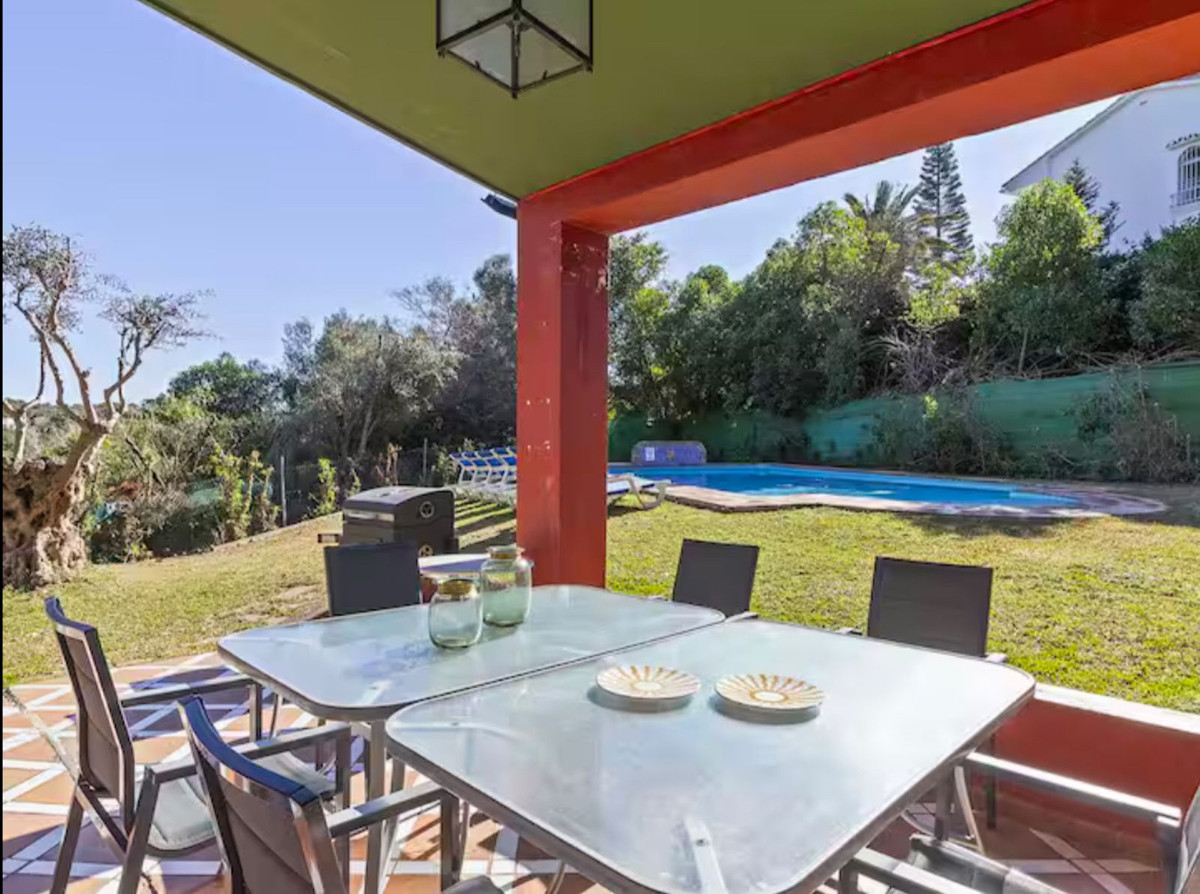 Se vende Villa - Chalet de 6 dormitorios en Costa Del Sol, Málaga, España