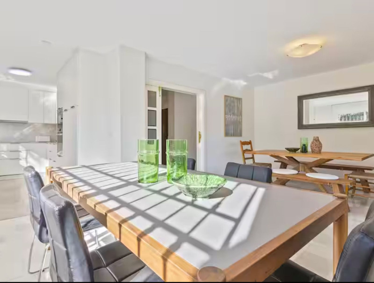 Se vende Villa - Chalet de 6 dormitorios en Costa Del Sol, Málaga, España