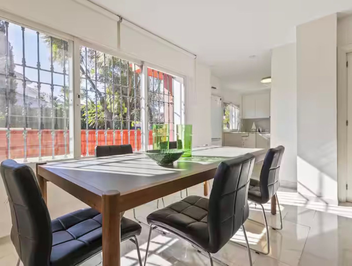 Se vende Villa - Chalet de 6 dormitorios en Costa Del Sol, Málaga, España