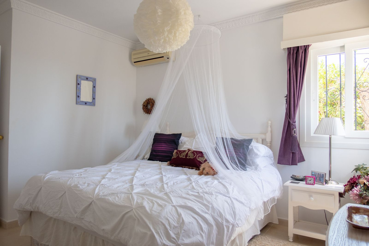 Se vende Villa - Chalet de 3 dormitorios en Costa Del Sol, Málaga, España