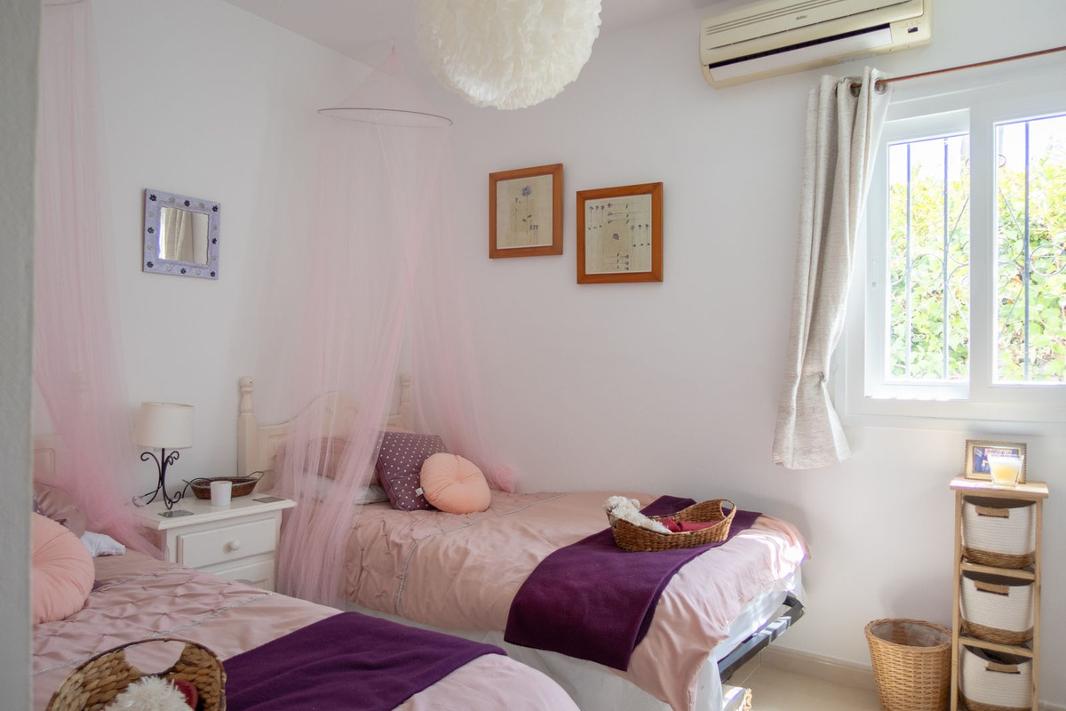 Se vende Villa - Chalet de 3 dormitorios en Costa Del Sol, Málaga, España