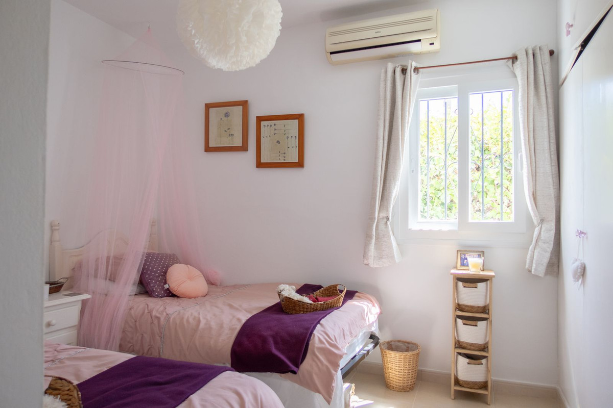 Se vende Villa - Chalet de 3 dormitorios en Costa Del Sol, Málaga, España