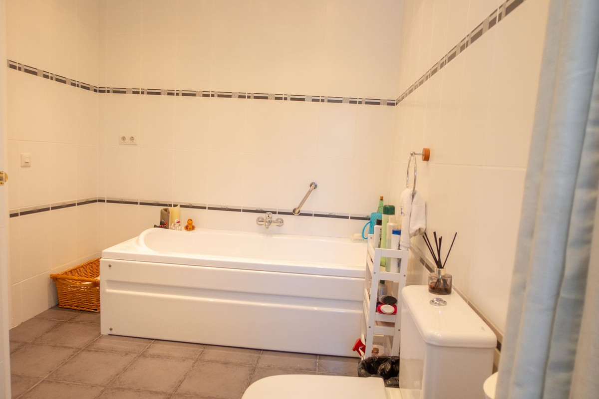 Se vende Villa - Chalet de 3 dormitorios en Costa Del Sol, Málaga, España