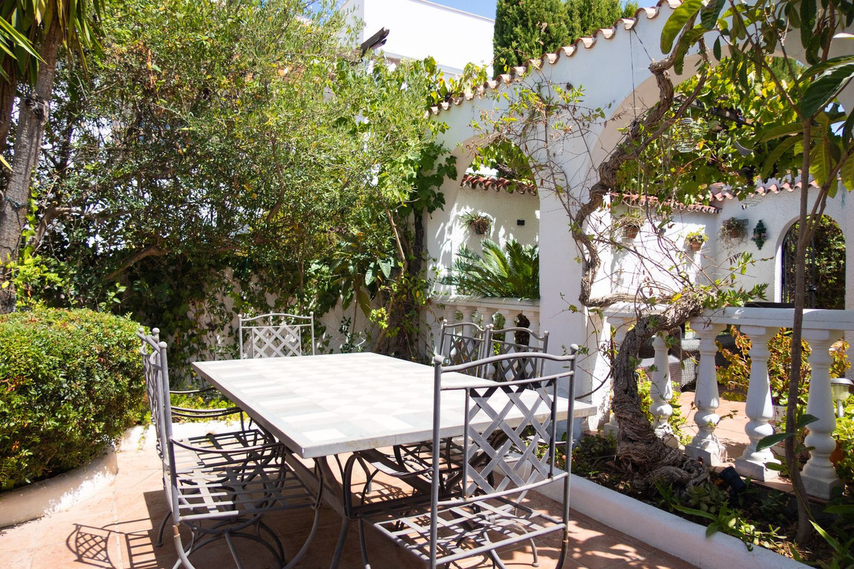 Se vende Villa - Chalet de 3 dormitorios en Costa Del Sol, Málaga, España