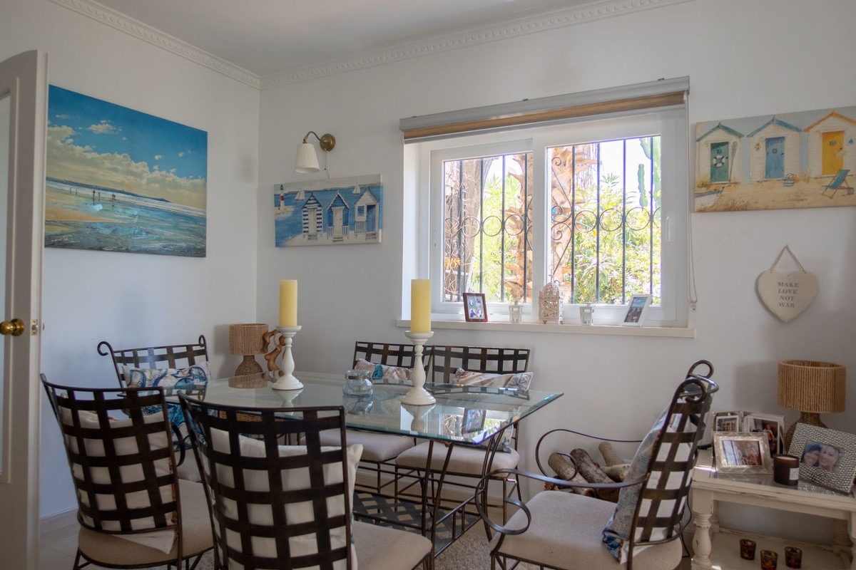 Se vende Villa - Chalet de 3 dormitorios en Costa Del Sol, Málaga, España