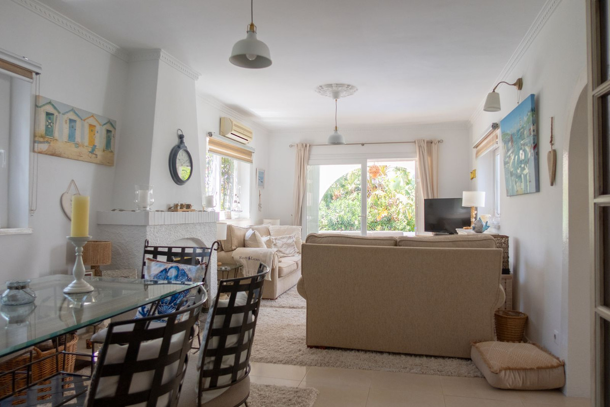 Se vende Villa - Chalet de 3 dormitorios en Costa Del Sol, Málaga, España