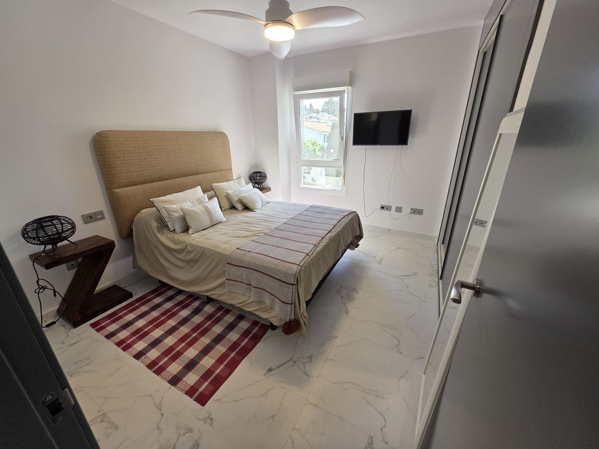 Se vende Apartamento Planta Media de 3 dormitorios en Costa Del Sol, Málaga, España