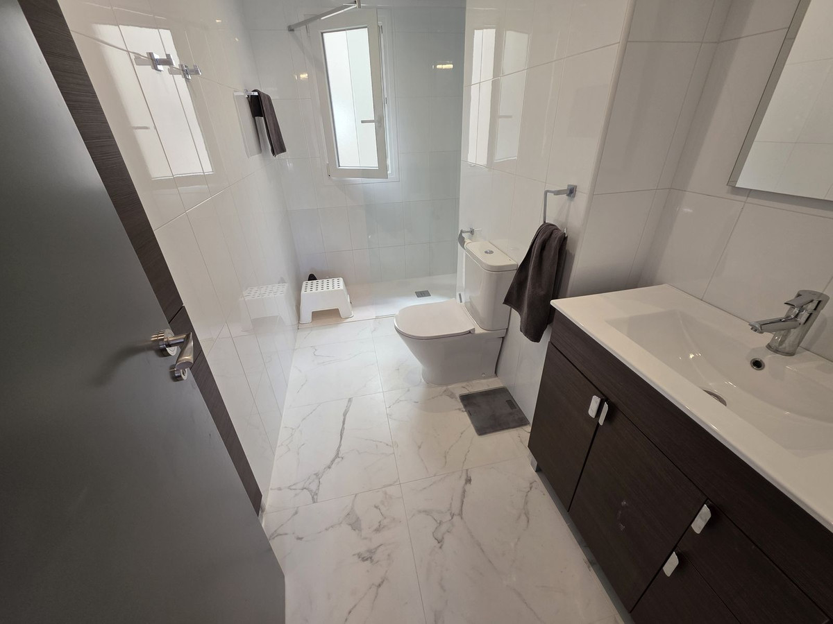 Se vende Apartamento Planta Media de 3 dormitorios en Costa Del Sol, Málaga, España