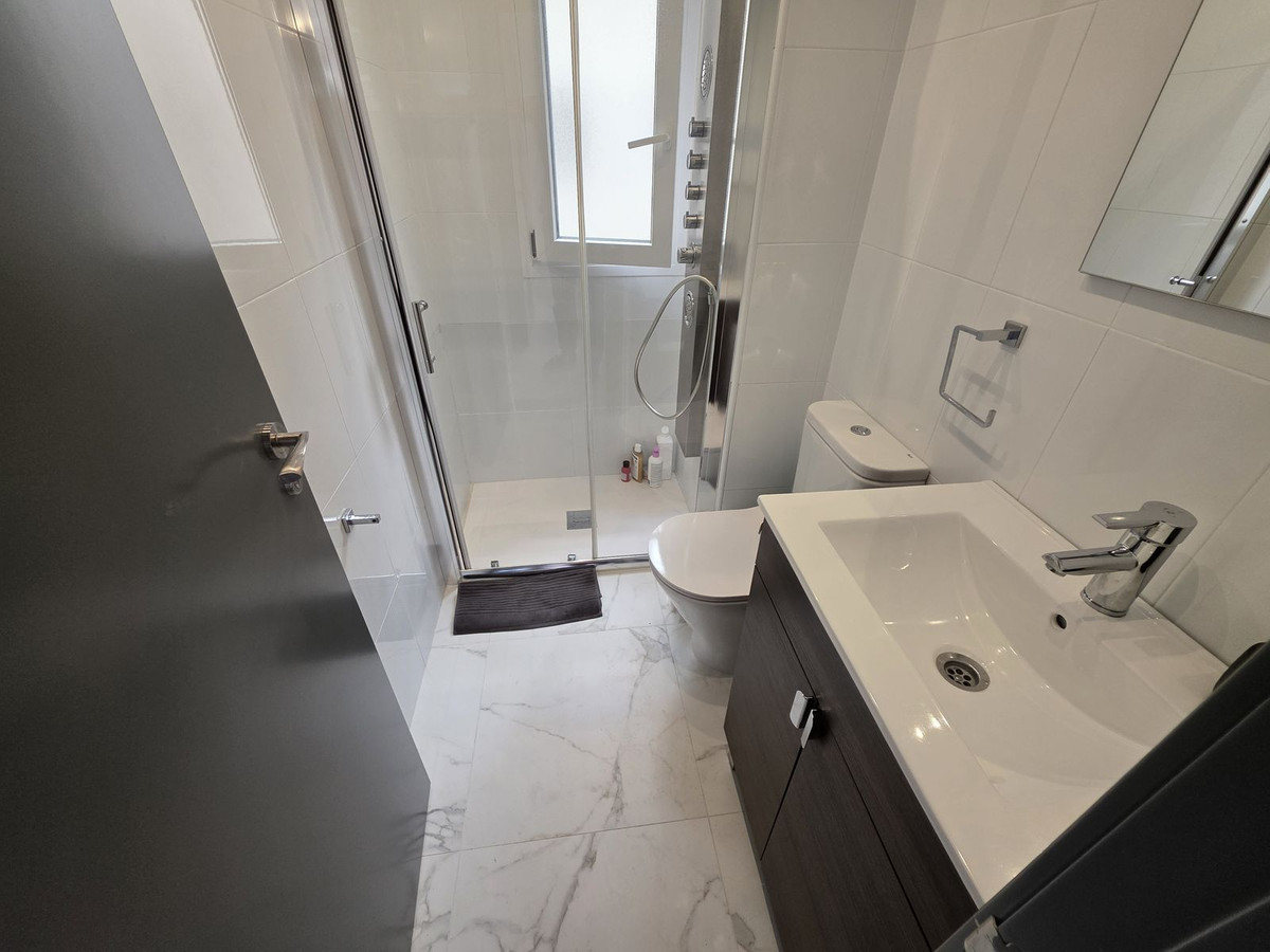 Se vende Apartamento Planta Media de 3 dormitorios en Costa Del Sol, Málaga, España
