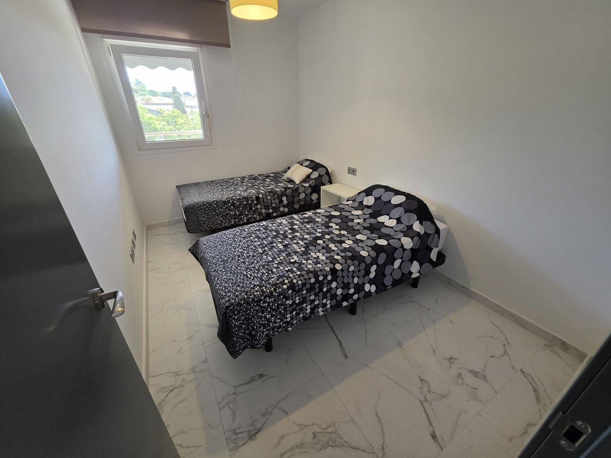 Se vende Apartamento Planta Media de 3 dormitorios en Costa Del Sol, Málaga, España