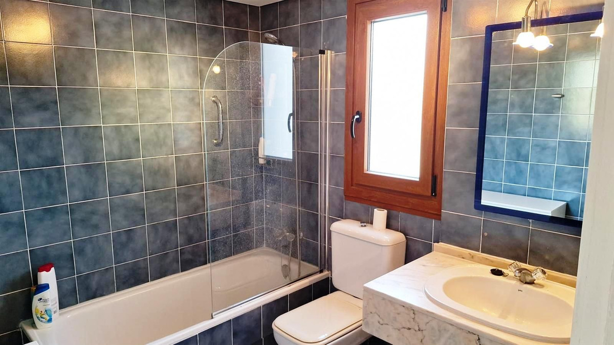 Se vende Apartamento Planta Media de 3 dormitorios en Costa Del Sol, Málaga, España