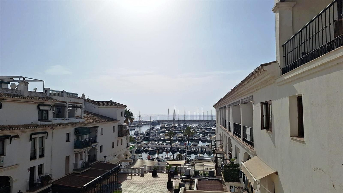 Se vende Apartamento Planta Media de 3 dormitorios en Costa Del Sol, Málaga, España