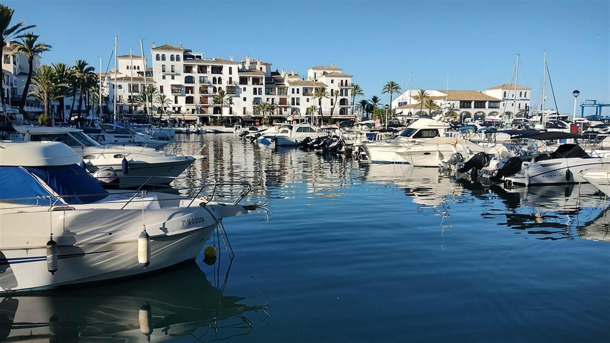 Se vende Apartamento Planta Media de 3 dormitorios en Costa Del Sol, Málaga, España