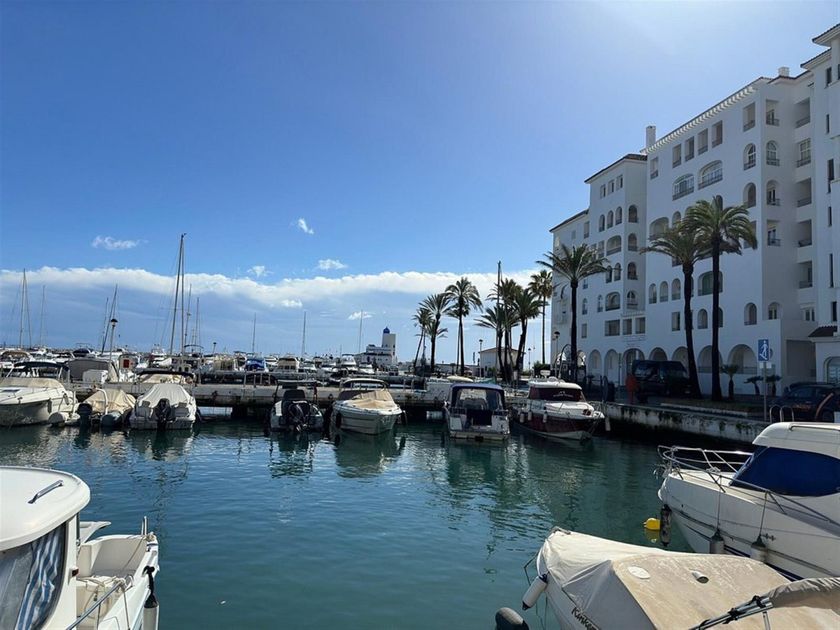 Se vende Apartamento Planta Media de 3 dormitorios en Costa Del Sol, Málaga, España