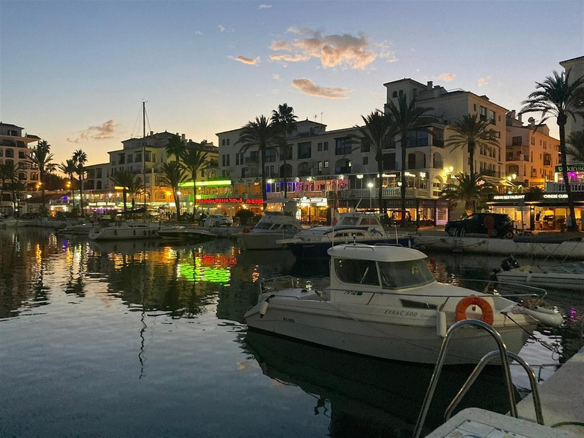 Se vende Apartamento Planta Media de 3 dormitorios en Costa Del Sol, Málaga, España