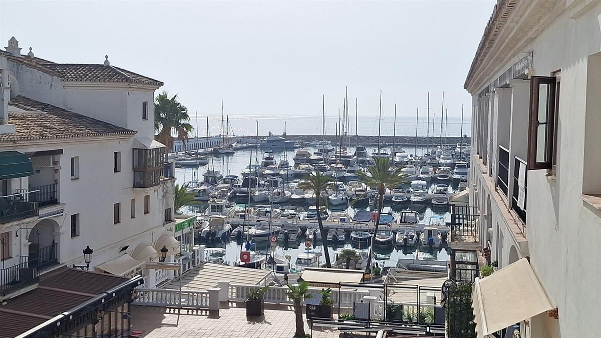 Se vende Apartamento Planta Media de 3 dormitorios en Costa Del Sol, Málaga, España