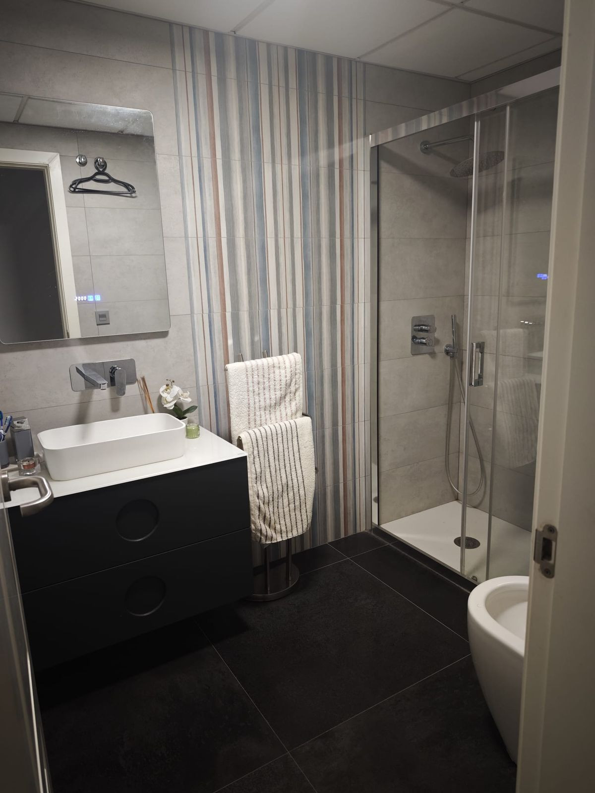 Se vende Apartamento Planta Media de 4 dormitorios en Costa Del Sol, Málaga, España