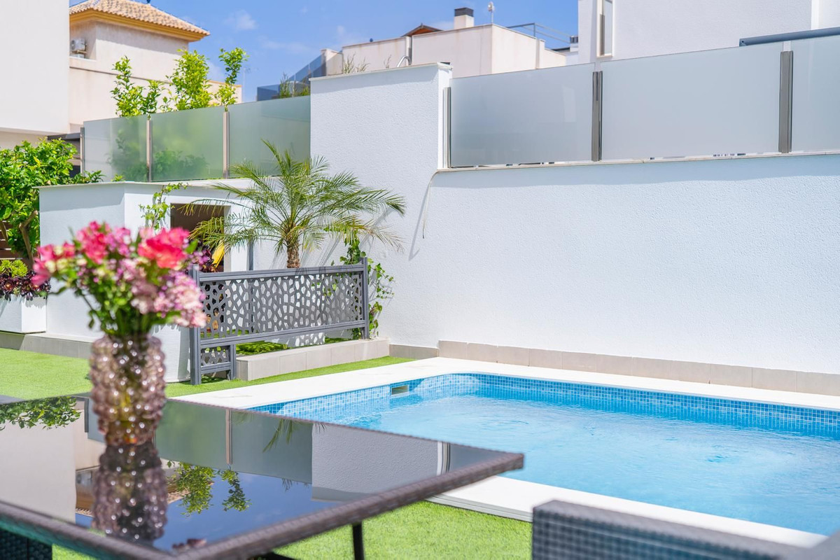 Se vende Villa - Chalet de 5 dormitorios en Costa Blanca, Alicante, España