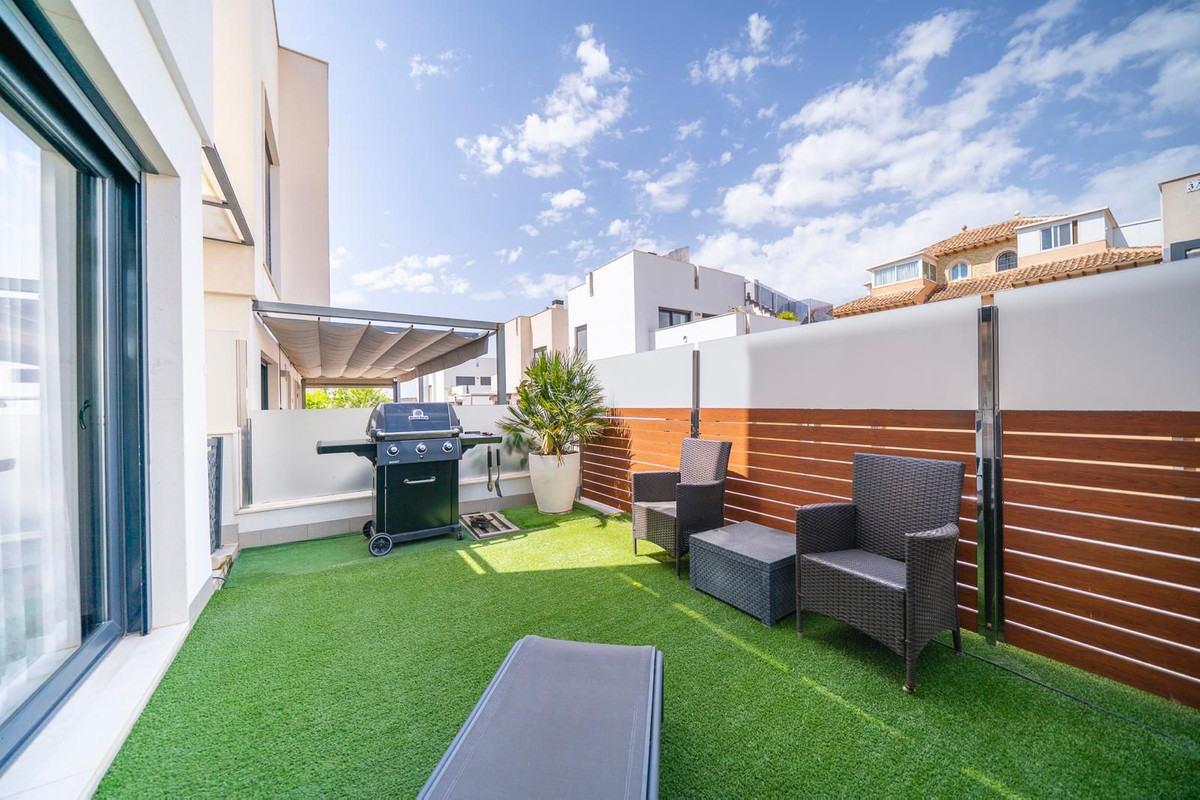 Se vende Villa - Chalet de 5 dormitorios en Costa Blanca, Alicante, España