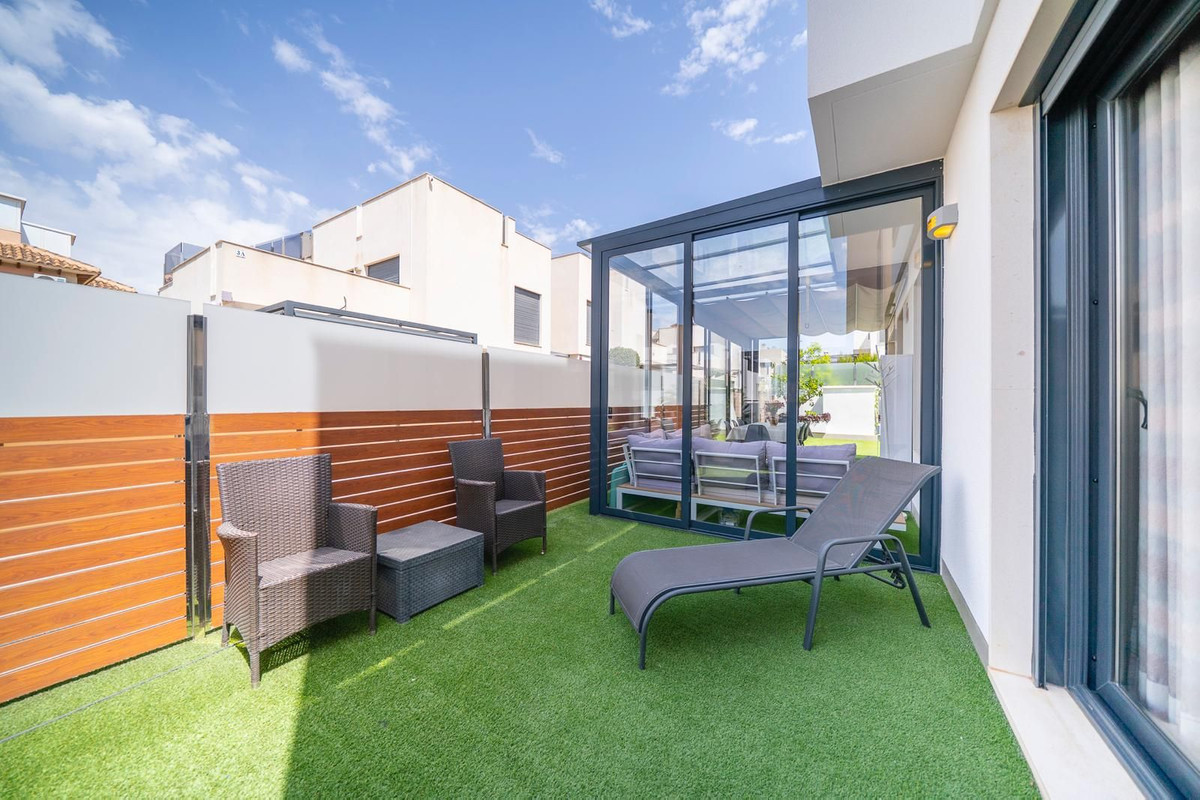Se vende Villa - Chalet de 5 dormitorios en Costa Blanca, Alicante, España