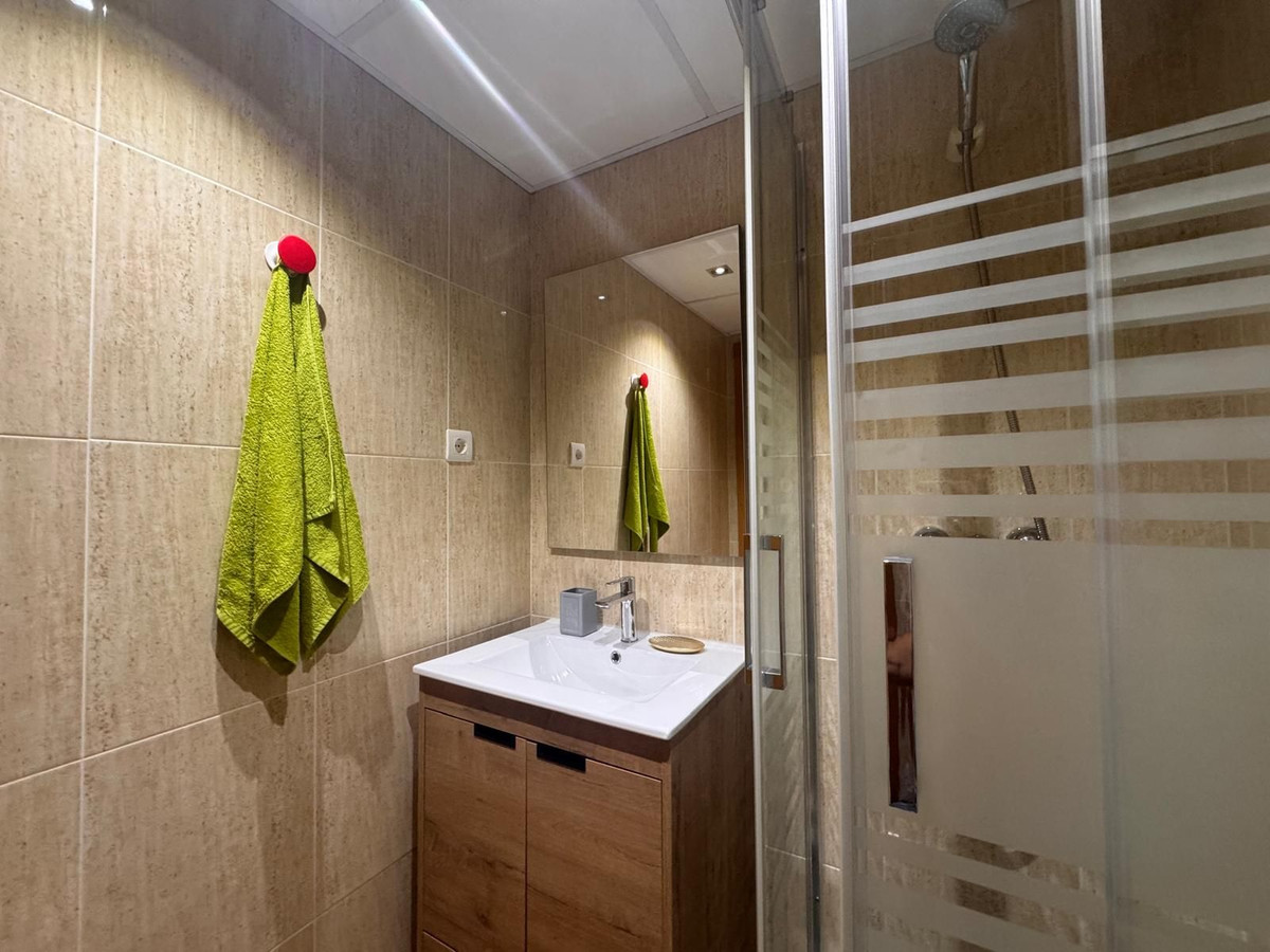 2 Bed Apartment for sale in La Duquesa Costa Del Sol, Málaga, Spain