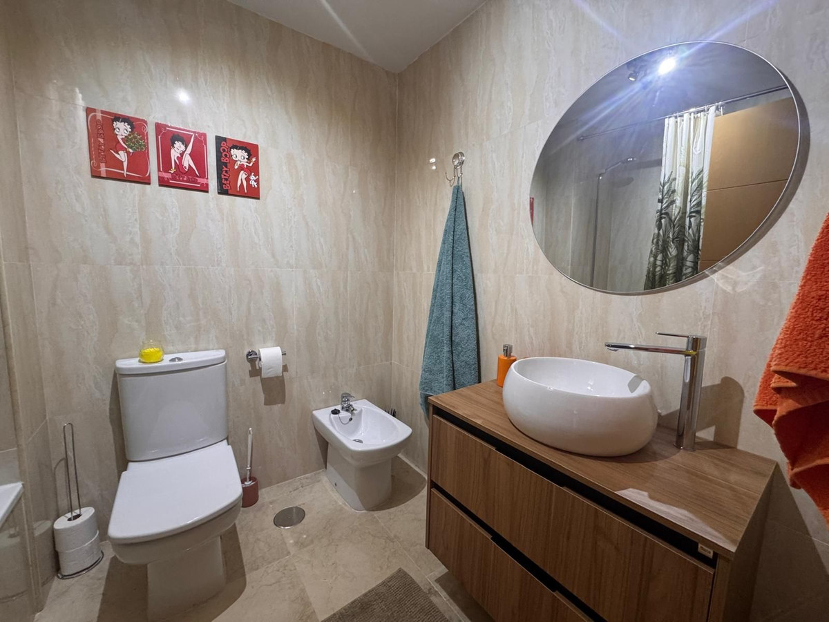 2 Bed Apartment for sale in La Duquesa Costa Del Sol, Málaga, Spain