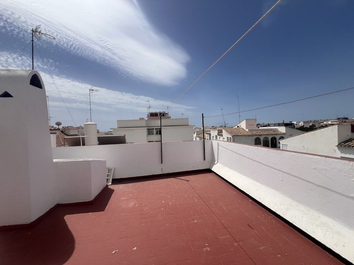 4 Bed Townhouse for sale in Estepona Costa Del Sol, Málaga, Spain