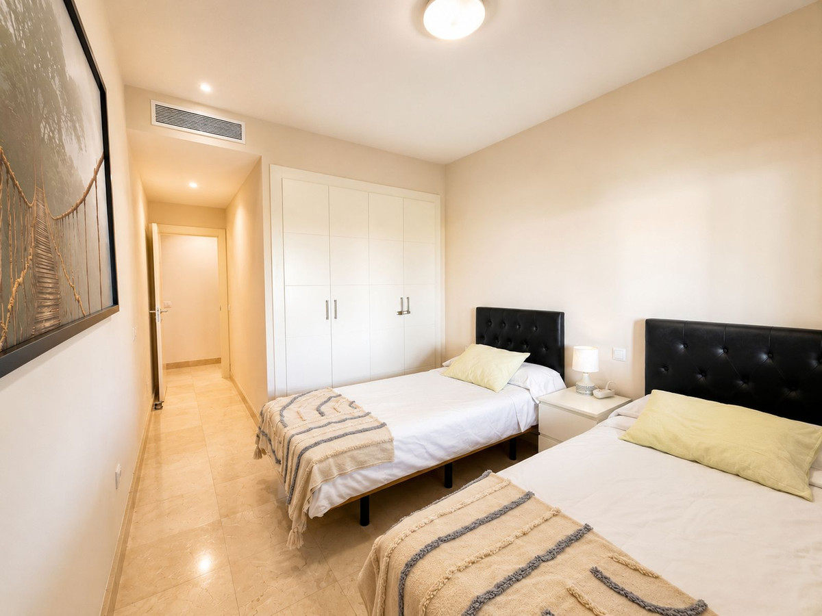 Se vende Apartamento Planta Media de 2 dormitorios en Costa Del Sol, Málaga, España