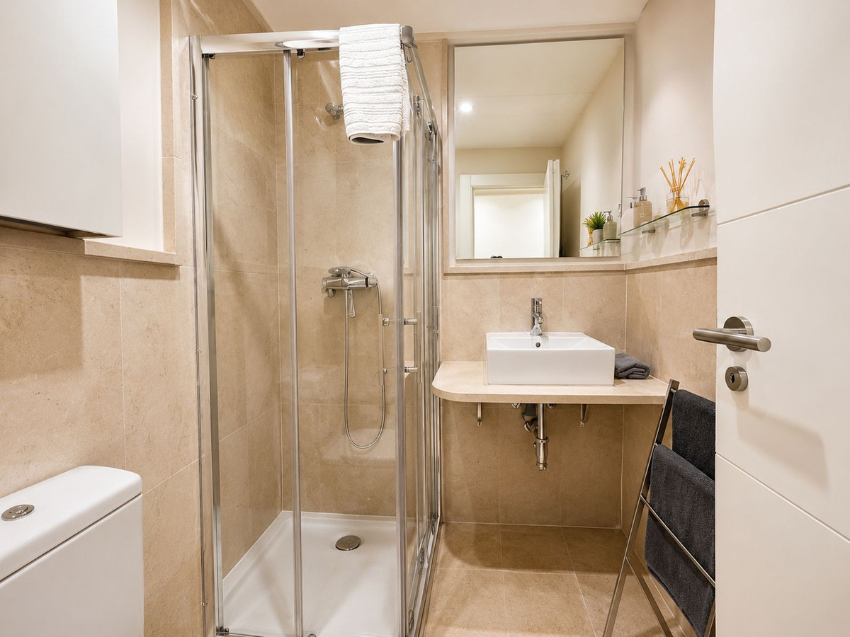 Se vende Apartamento Planta Media de 2 dormitorios en Costa Del Sol, Málaga, España