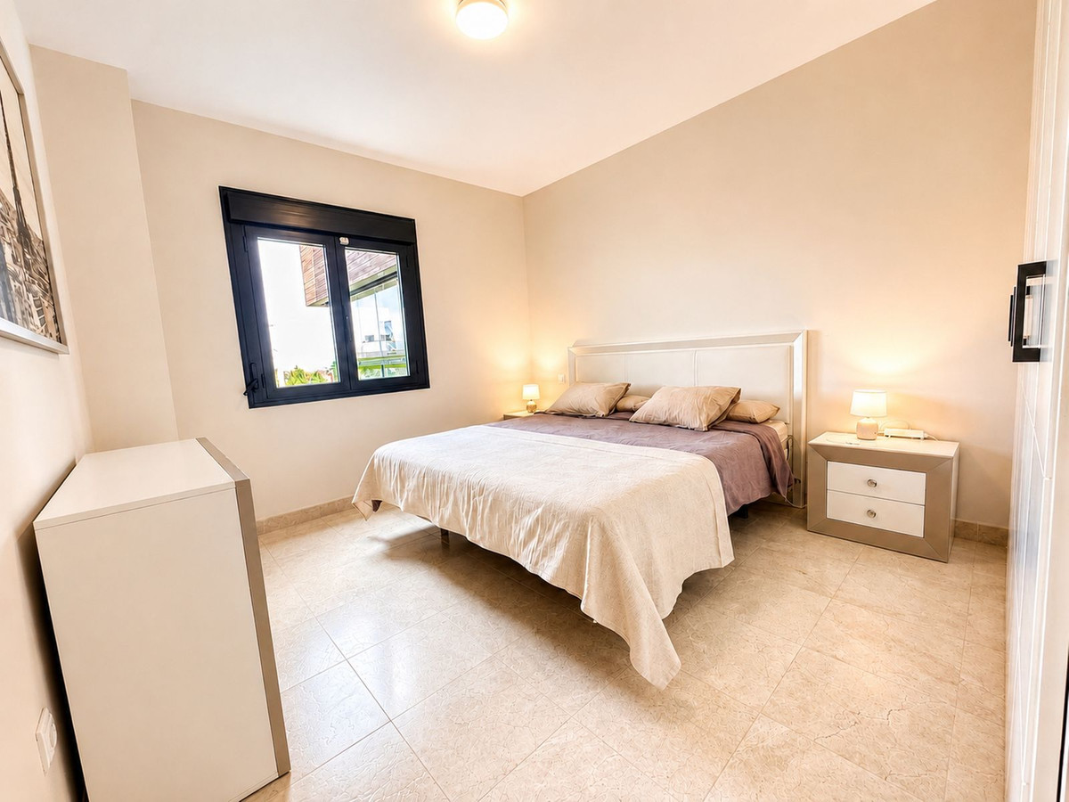 Se vende Apartamento Planta Media de 2 dormitorios en Costa Del Sol, Málaga, España