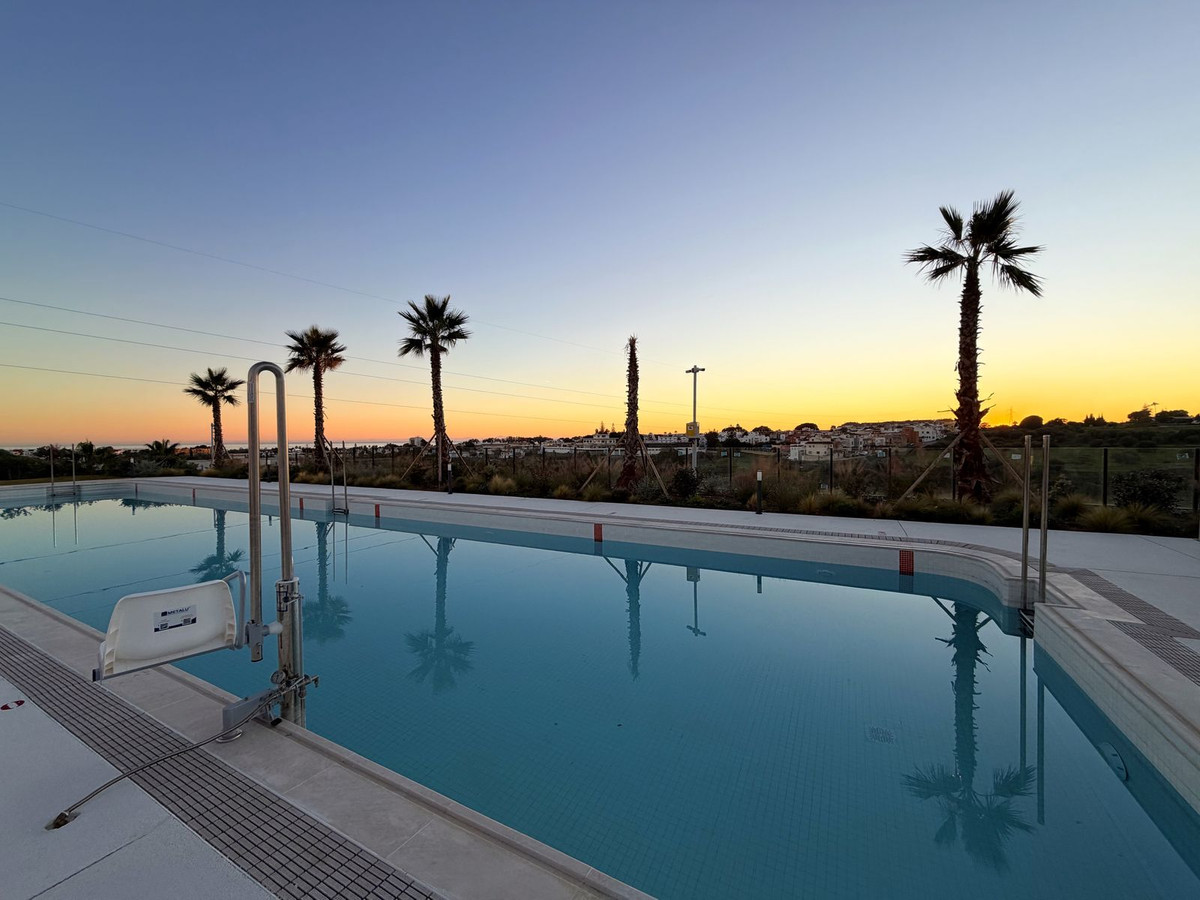 Se vende Apartamento Planta Media de 2 dormitorios en Costa Del Sol, Málaga, España