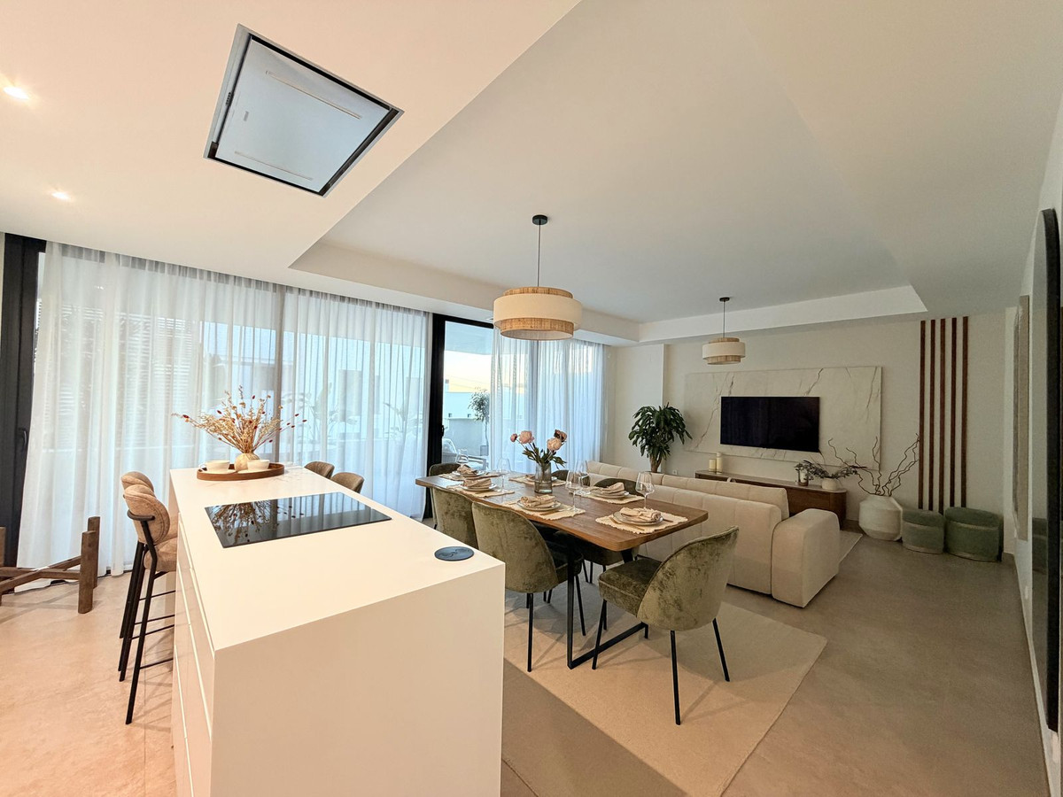 Se vende Apartamento Planta Media de 2 dormitorios en Costa Del Sol, Málaga, España