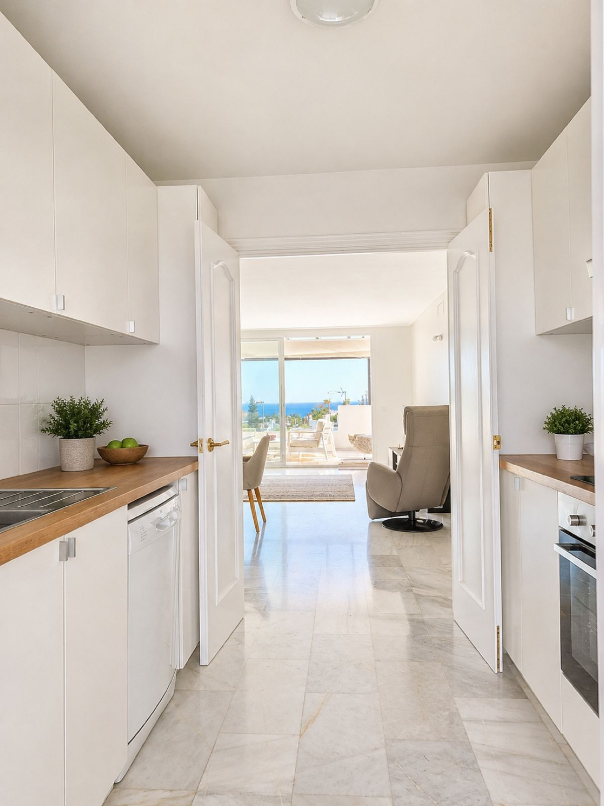 Se vende Apartamento Planta Media de 2 dormitorios en Costa Del Sol, Málaga, España
