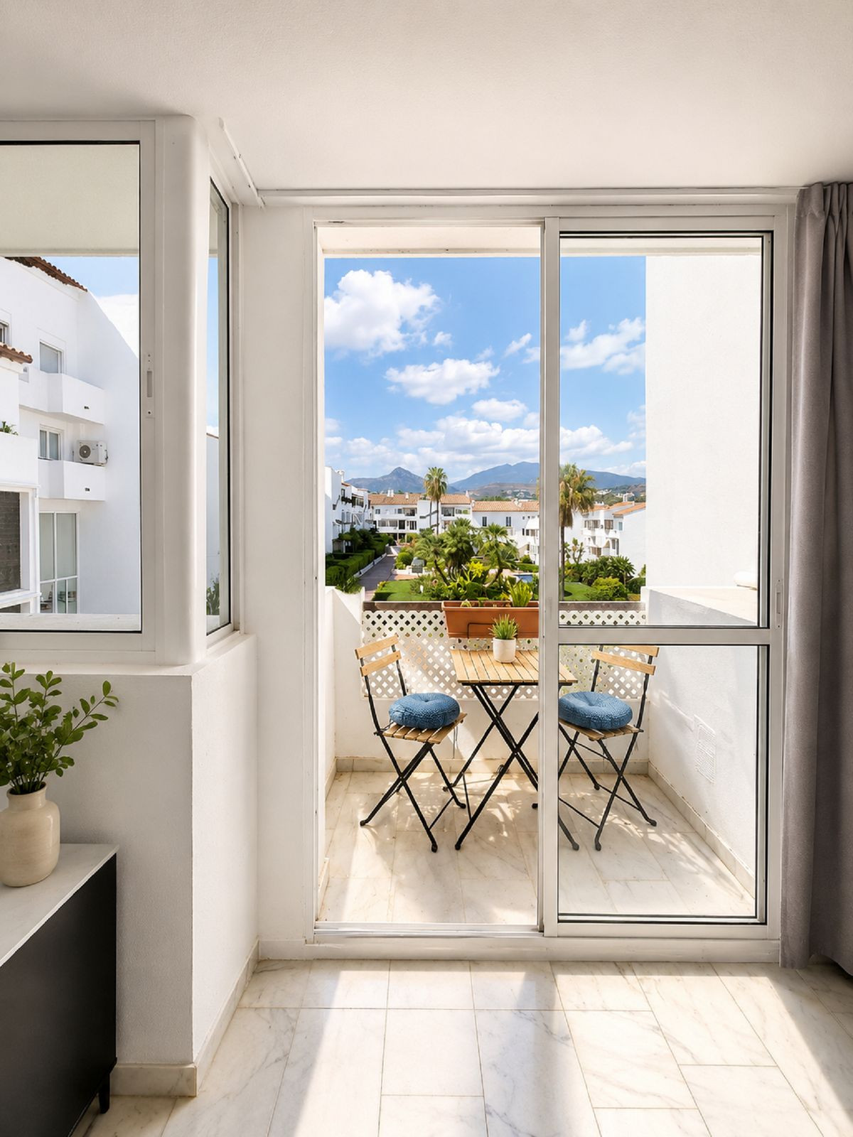 Se vende Apartamento Planta Media de 2 dormitorios en Costa Del Sol, Málaga, España