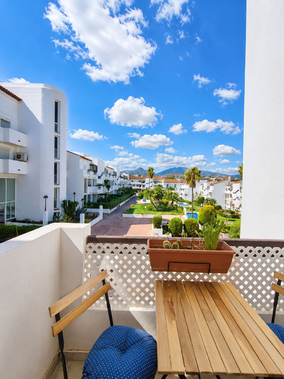 Se vende Apartamento Planta Media de 2 dormitorios en Costa Del Sol, Málaga, España