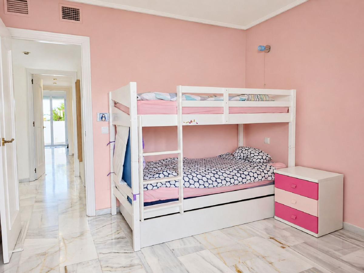 Se vende Apartamento Planta Media de 2 dormitorios en Costa Del Sol, Málaga, España