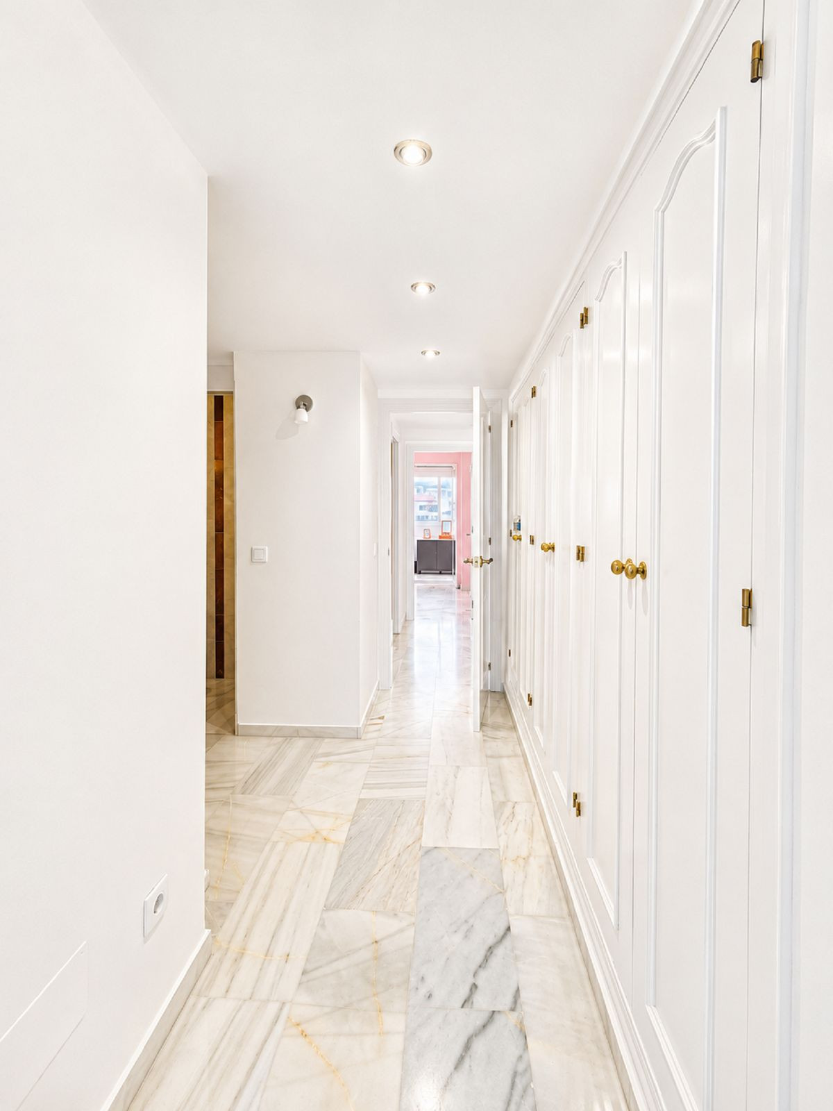 Se vende Apartamento Planta Media de 2 dormitorios en Costa Del Sol, Málaga, España