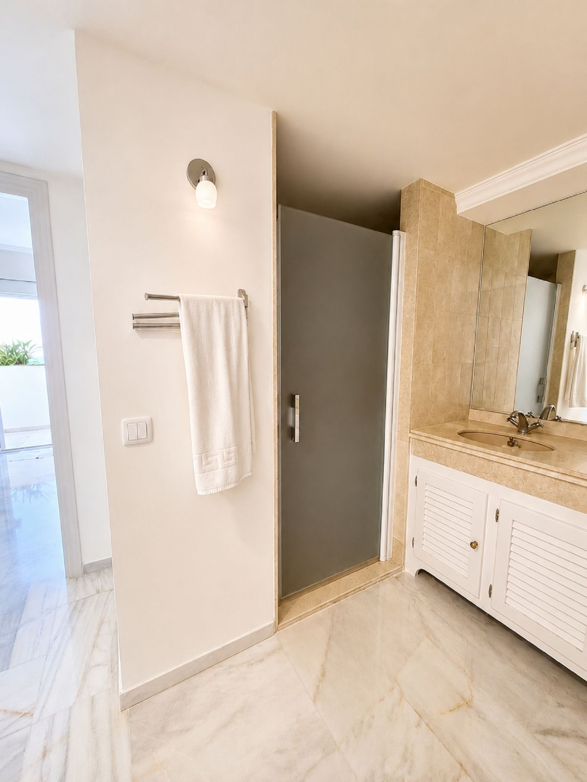 Se vende Apartamento Planta Media de 2 dormitorios en Costa Del Sol, Málaga, España