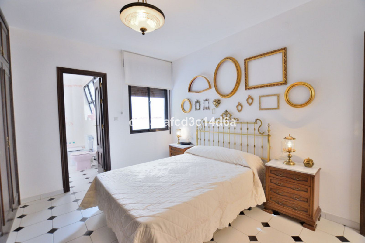Se vende Adosada de 6 dormitorios en Costa Del Sol, Málaga, España