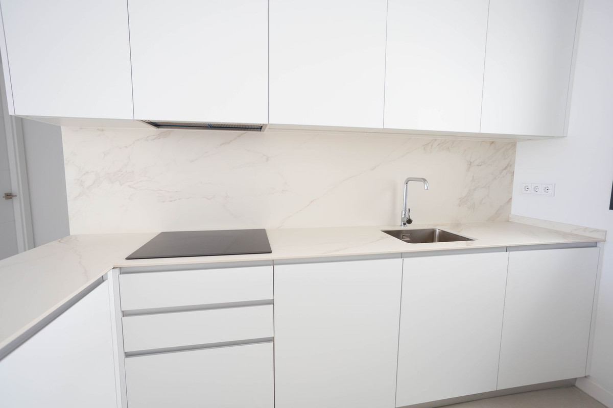 Se vende Apartamento Planta Media de 2 dormitorios en Costa Del Sol, Málaga, España