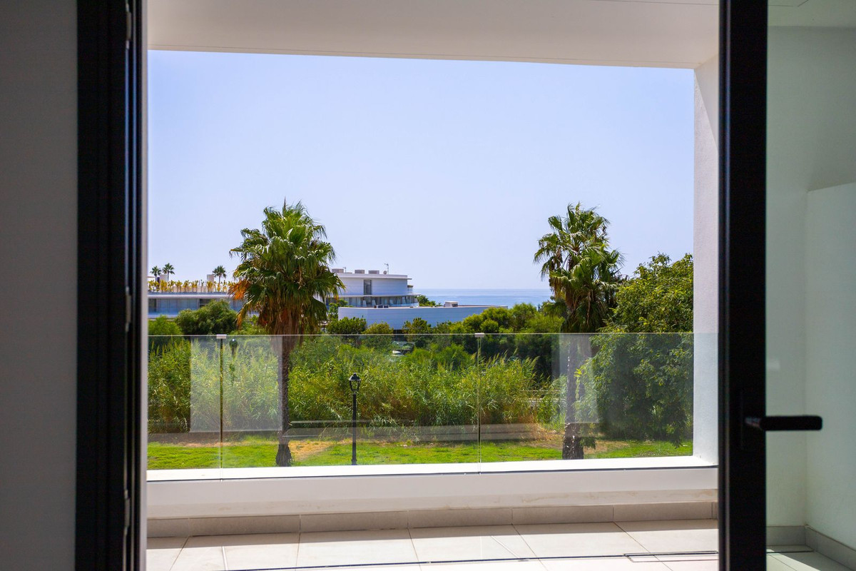 Se vende Apartamento Planta Media de 2 dormitorios en Costa Del Sol, Málaga, España