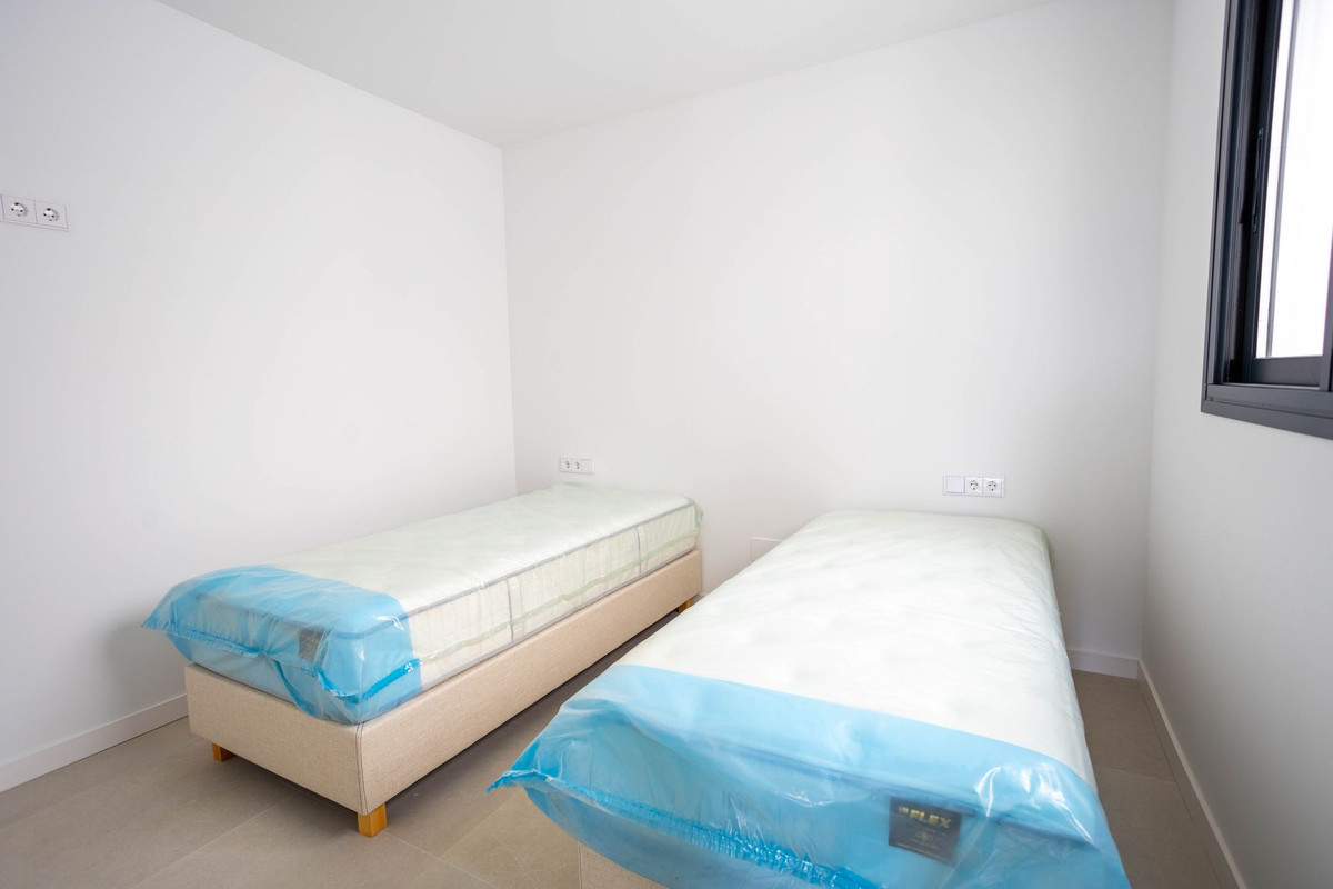 Se vende Apartamento Planta Media de 2 dormitorios en Costa Del Sol, Málaga, España