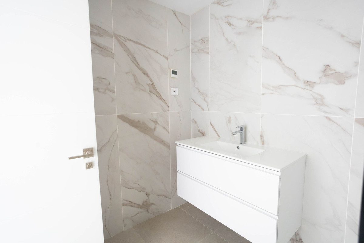 Se vende Apartamento Planta Media de 2 dormitorios en Costa Del Sol, Málaga, España