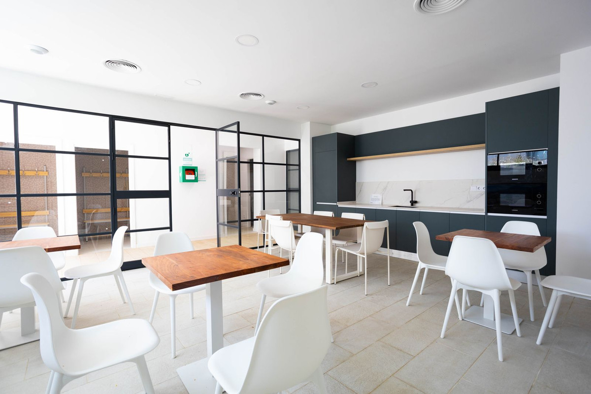 Se vende Apartamento Planta Media de 2 dormitorios en Costa Del Sol, Málaga, España