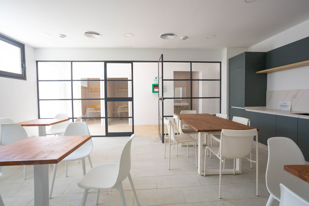 Se vende Apartamento Planta Media de 2 dormitorios en Costa Del Sol, Málaga, España