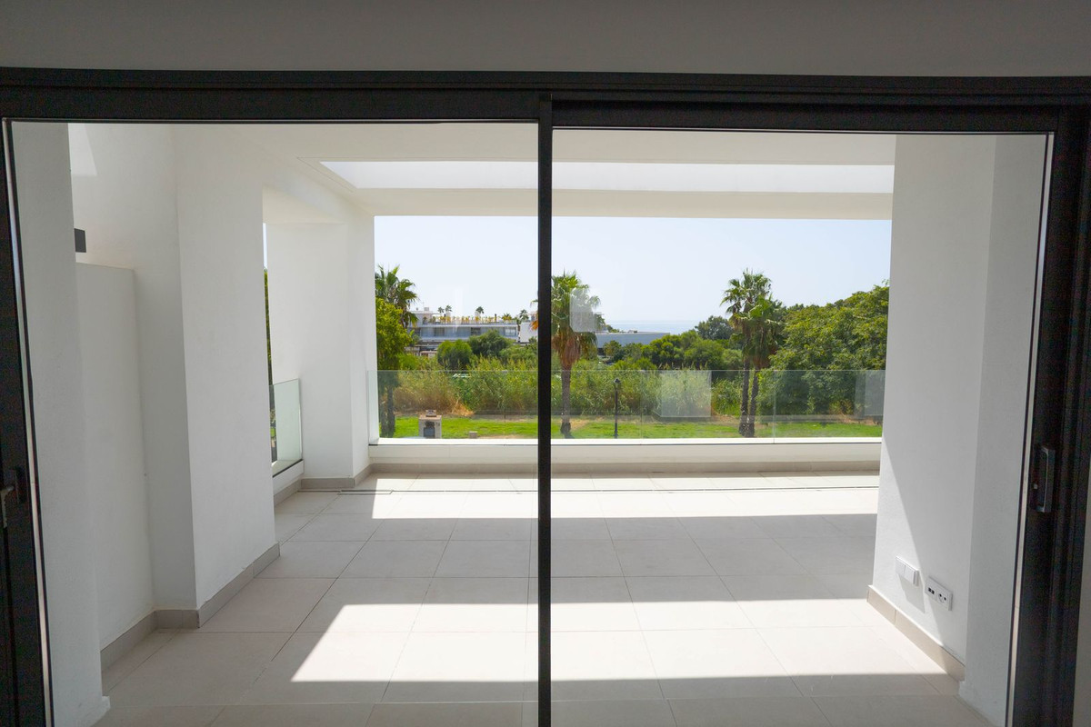 Se vende Apartamento Planta Media de 2 dormitorios en Costa Del Sol, Málaga, España