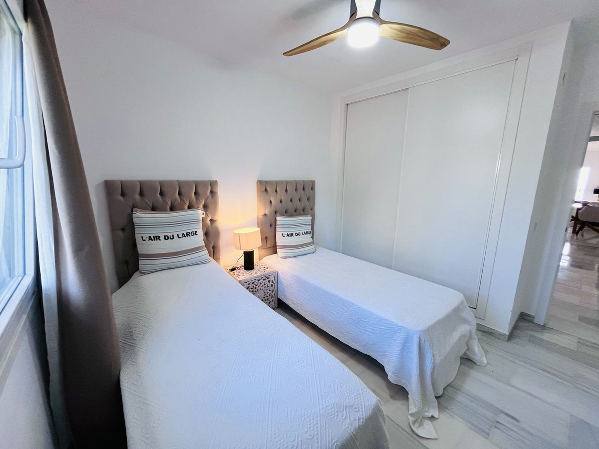 Se vende Apartamento Planta Media de 2 dormitorios en Costa Del Sol, Málaga, España