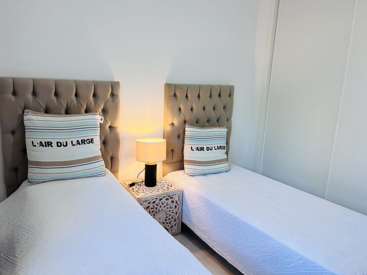 Se vende Apartamento Planta Media de 2 dormitorios en Costa Del Sol, Málaga, España