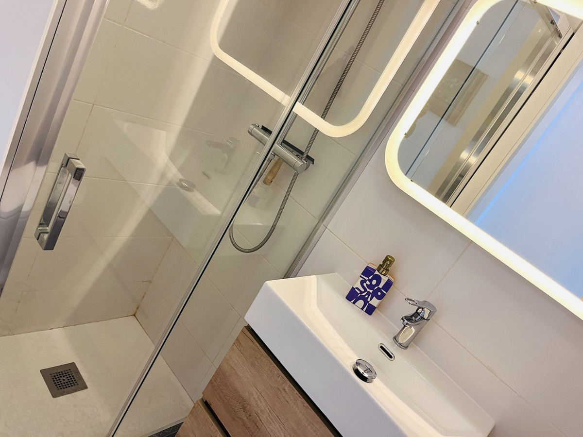 Se vende Apartamento Planta Media de 2 dormitorios en Costa Del Sol, Málaga, España