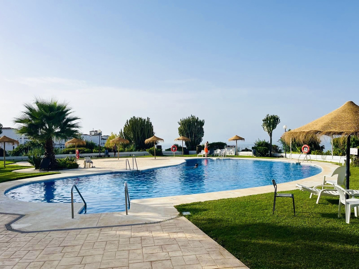 Se vende Apartamento Planta Media de 2 dormitorios en Costa Del Sol, Málaga, España